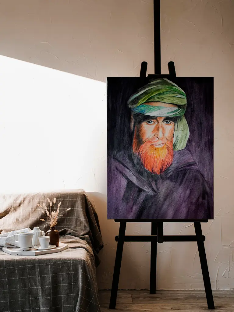 Pintura a acuarela de un hombre con turbante verde y barba rojiza, sobre fondo oscuro, exhibida en un caballete junto a un sofá cubierto con manta.
